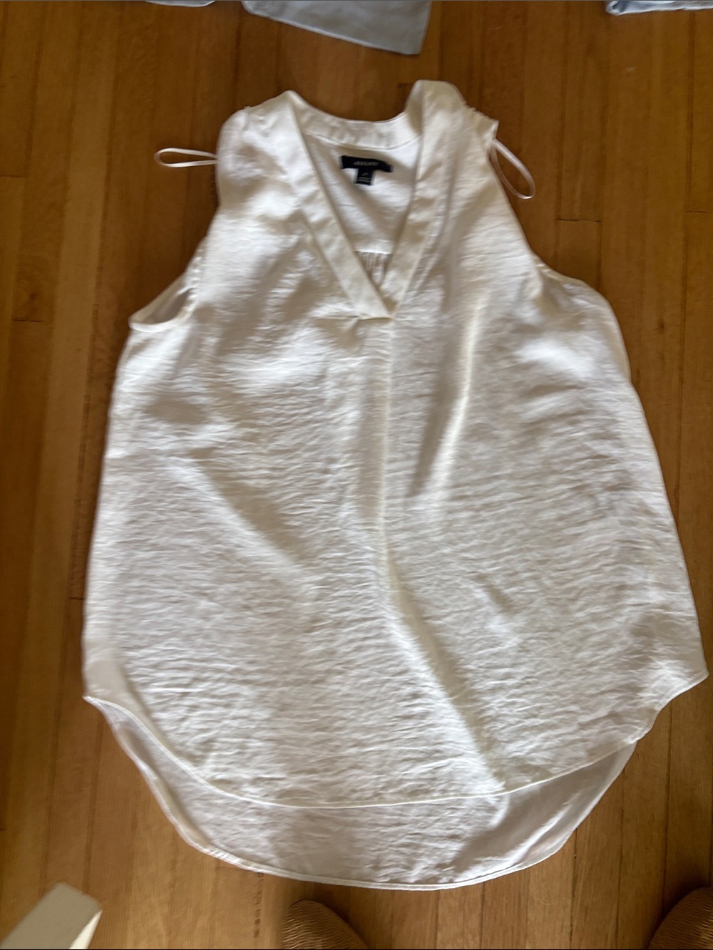 Alfani White V-Neck Sleeveless Camisole